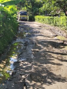 WARGA KP RUKEM DESA RANCA SUMUR HARAPKAN PERBAIKAN JALAN