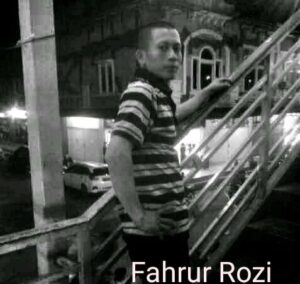 Ruas Jalan Binuang Carenang Rusak, Pelintas Hampir Terjatuh