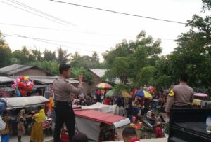 Muspika Kecamatan Carenang Bubarkan Pasar Malam