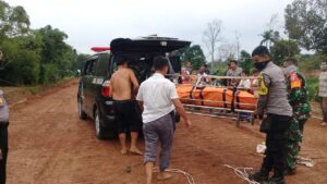 Sosok Mayat Laki-laki Mengambang Di Sungai Ciujung