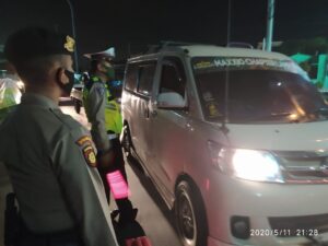 Polda Banten Terus Lakukan Check Point, Filterisasi Kendaraan Yang Masuk Di Pertigaan Gerem
