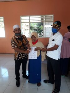 Pemerintah Desa Blubuk Salurkan BLT Dana Desa Warga Yang Terdampak Covid-19