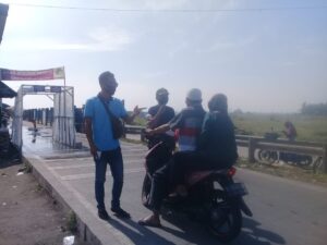 Setiap Pedagang dan Pengunjung Pasar Mauk Tak Luput dari Cek Suhu