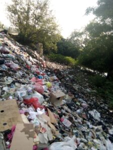 Ramin Plototi Serakan Sampah Di Bantaran Kali Kampung Cipaeh Gebang Desa Cibetok