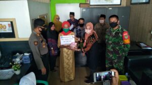 Pastikan Tepat sasaran, Kapolsek Padarincang Hadiri Penyaluran Bantuan BLT – DD