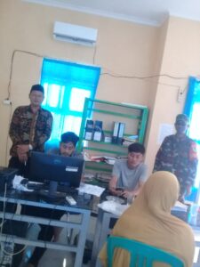 Kades Suka Maju Salurkan BST Kemensos Tahap III Kepada 370 KK Terdampak Covid 19