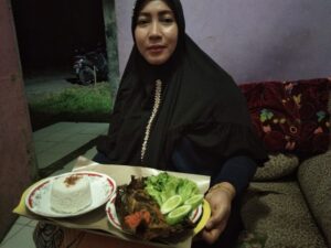 Mantap Dan Mak Nyuuus” Pepes Ikan Mas Sama Ayam Gepreknya Patut di acungi Jempol