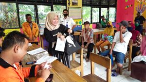 *Penyaluran BST Kemensos tambahan” di bagikan langsung Tiga tahap diDesa Pekayon Sukadiri*