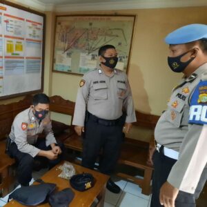 Provos Polsek Muara Baru Lakukan Sidak Penggunaan Masker Anggota