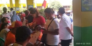 Sebanyak 1384 KPM Desa Karet Salurkan BST kemensos Sesuai Protokol Kesehatan