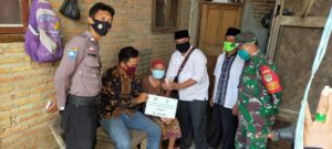 Pemdes Cipaeh Salurkan BLT-DD Bulan ke 2 Kepada 307 KPM Secara Door To Door