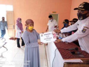 Pemdes Blukbuk Salurkan BLT-Dd Tahap 1 Bulan ke Tiga Kepada 256 KPM