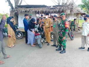 Tim Gabungan Satker Muspika Kecamatan Kronjo, Melakukan Operasi Yustisi Cegah Covid 19