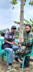 Babinsa Koramil 0223/Cikeusal Kodim 0602/Serang Bergerak Cepat, Membantu Warga Binaanya