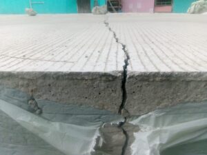 Hadir Langsung Ke Lokasi, Pemred Antero Persoalkan Beton Retak Di Proyek Jalan Provinsi Parigi