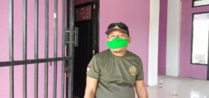 Beri Kenyamanan Bagi Para Penggiat Olahraga, Ketua KOK Kecamatan Gunung Lakukan Pembersihan Rumput Liar di GOR Stadion Mini