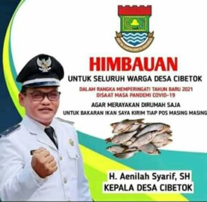 Bagikan Ikan Gratis, Kades Cibetok: Menghimbau Warganya Rayakan Malam Pergantian Tahun Dirumah!