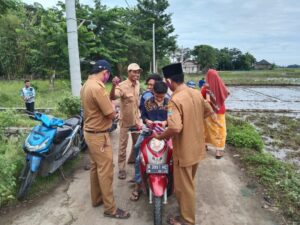 Pemdes Cipaeh Giat Gotong Royong dan Bagikan Masker Geratis Pada Masyarakat