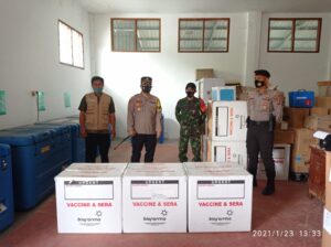 Polres Lebak melakukan Pengawalan Vaksin dari Gudang Farmasi Provinsi Banten