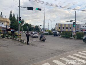 Ditsamapta Polda Banten Berikan rasa nyaman warga dengan atur lalin pagi hari