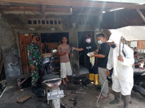 Pemdes Kedung Gelar Kegiatan Penyemprotan Cairan Disinfektan dan Pembagian Masker Gratis