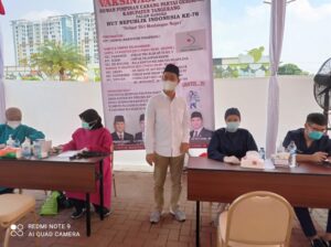 Sadeli HS Anggota DPRD Kabupaten Tangerang Memonitoring Giat Vaksinasi Partai Gerindra di Kelapa Dua