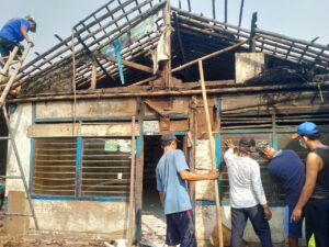 RTLH di Desa Teluknaga yang Dibedah Secara Swadaya Masih Membutuhkan Uluran Tangan Dermawan.