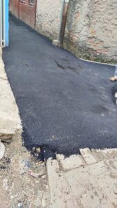 Pelaksana Proyek Hotmix Meminta Seseorang Bergaya Preman Untuk Back Up Proyek Yang Diduga Asal Jadi