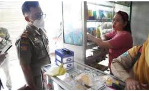 Langgar Perda, Satpol PP Segel Toko Kosmetik dan Obat Tak Berizin