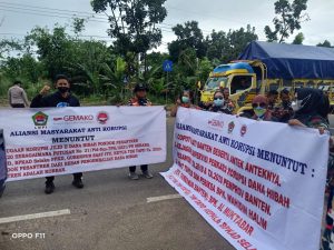 Demo di kejati banten, aliansi masyarakat anti korupsi tuntut kajati banten mundur