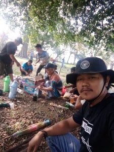 Jelang Lebaran, Jaro Raklan Gerakkan Bersih Makam Dan Lingkungan