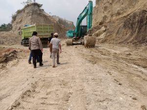 Dua Pekerja Galian Tanah Tewas Tertimbun longsor.