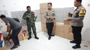 Babinsa Kodim 0602/Serang Gerebek Gudang Miras Berkedok Makanan Ringan