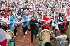 Al Muktabar Senam Sehat Bersama Ribuan Guru dan Warga Kabupaten Pandeglang