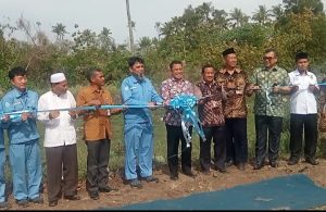PT. Krakatau POSCO Cilegon Salurkan Bantuan CSR Lampu Penerangan Tenaga Surya di Kelurahan Kubang Sari