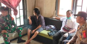Babinsa Koramil 0602-19/Cikande Bantu Petugas Puskesmas Evakuasi ODGJ