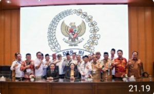 Kepala Desa Tuntut Revisi UU Desa di Gedung DPR RI