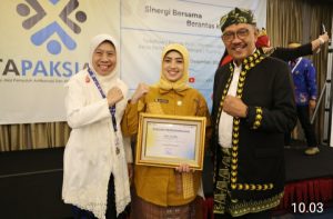 Ketua FORPAK Banten Terima Penghargaan KPK