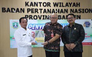 Hasil Pengadaan Tanah Pembangunan Jalan Ruas Tonjong – Banten Lama Diserahkan