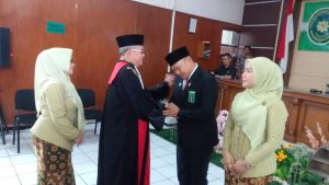 Pelantikan Nandang Sunandar Jadi Panitera Dibanjiri Karangan Bunga