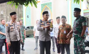 Jum’at Keliling, Dandim 0602/Serang dan Kapolresta Serang Jalin Kedekatan Dengan Warga