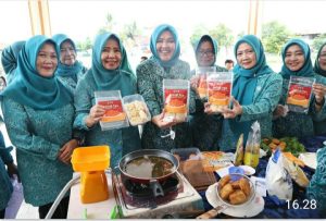 Tangani Stunting, Pj. Ketua TP-PKK Banten Demo Olahan Nugget Ikan Patin