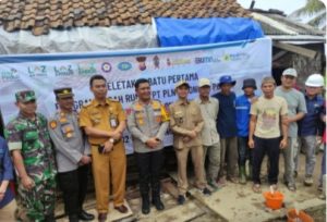 Kapolres Cilegon Hadiri Peletakan Batu Pertama Program Bedah Rumah PLN