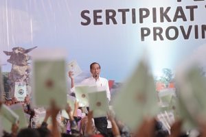 3000 Sertipikat Tanah untuk Rakyat Diserahkan Jokowi kepada Masyarakat Bandung