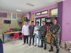 Danramil 05/Balaraja Pantau Pendistribusian Beras Bulog Untuk Warga