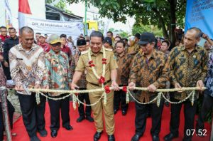 Pj. Gubernur Banten Al Muktabar : “Peningkatan Jalan Lingkungan Tingkatkan Kehidupan Masyarakat”