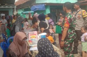 Babinsa Koramil 0602-18/Kragilan Dampingi Kader Posyandu Adakan Monev Gizi