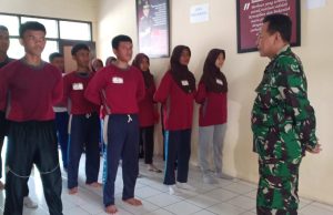 Danramil 0602-16/Ciruas Berikan Wawasan Kebangsaan Bagi Paskibraka