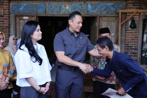 Terima Sertipikat Tanah Elektronik dari Menteri AHY, Pengusaha Mebeul di Jateng Tak Khawatir Karena Simpel dan Aman