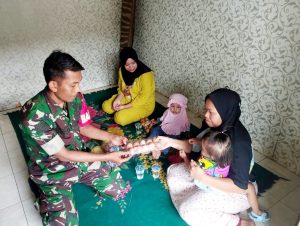 Ikut Berperan Aktif, Babinsa Koramil 0602-09/Cikeusal Turunkan Stunting
